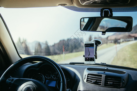 汽车内部手机导航装置图片