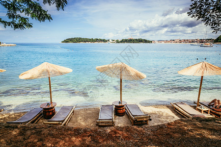 克罗地亚LoneBay的沙滩上阳光和图片