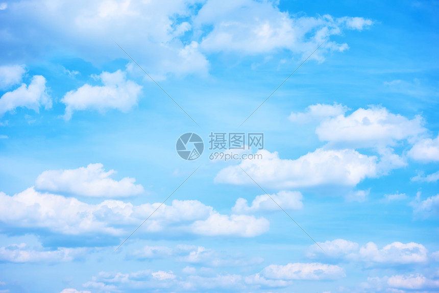 蓝色天空有白云层背景图片