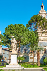 意大利西里卡塔尼亚圣阿加萨大教堂附近的小花园图片