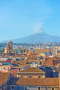 意大利西里Catania老城和Etna山火背景图片