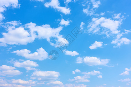 蓝天空和白云可用作背景图片