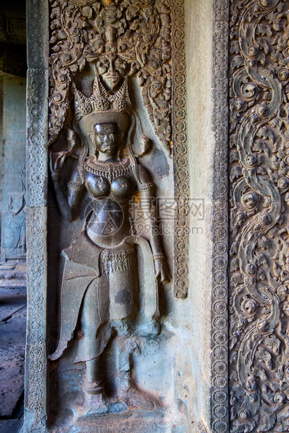 柬埔寨吴哥渡寺古代教堂的救济图片