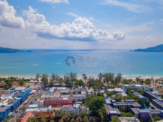 夏季巴东海滩普吉岛和的空中景象图片