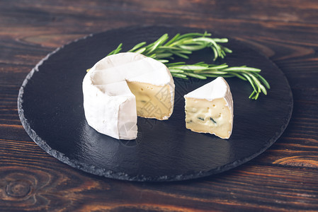 Cambozola奶酪组合式法国软调的三层奶油酪和意大利高刚佐拉图片