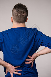从背部看人有可怕的腰痛人有健康问题背痛背景图片