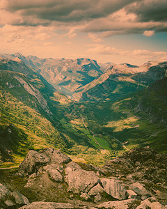 Geirangerfjord和山地风景从Dalsnibba的视角看得很精彩Geiranger天行平台挪威图片