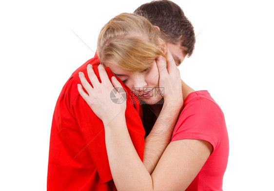 男人安慰他的女朋友有麻烦的女孩和她男朋友工作室拍到白色的一对女人伤心被他的伴侣安慰图片