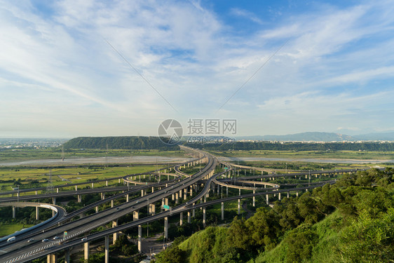 台北高速公路绿色建筑概念图片