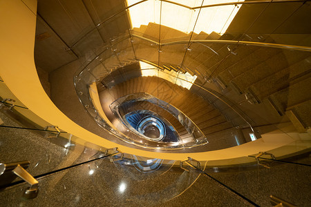 大厅酒店豪华螺旋楼梯有大理石地板图片