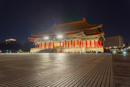 北市清介石纪念馆夜里城内著名的纪念碑地标和旅游景点图片