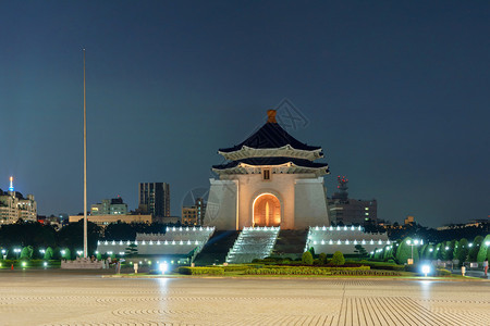 北市清介石纪念馆夜里城内著名的纪念碑地标和旅游景点图片