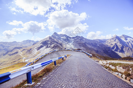 阿尔卑斯山脉格罗洛克纳和奥地利高山公路夏季图片