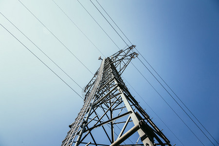 电塔或高梁蓝天空电网或智能的照片图片