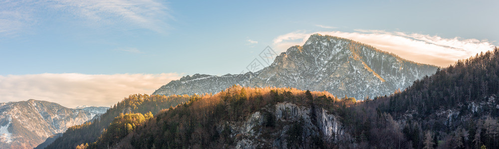 龙椅风屏山中美丽的风景观秋天背景