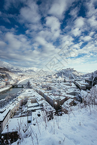 冬季萨尔茨堡全景雪历史中心阳光图片