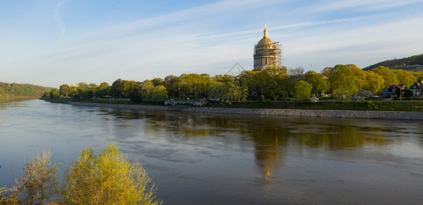 卡纳华河由州首府在查尔斯顿西弗吉尼亚州首府兴起图片