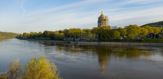 卡纳华河由州首府在查尔斯顿西弗吉尼亚州首府兴起图片