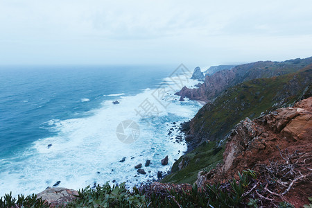 葡萄牙大西洋全景观的落岩海岸线图片