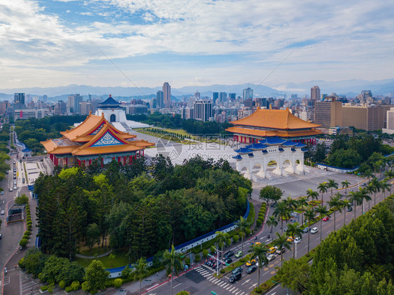 北市清开石纪念馆的空中景象金融区和智能城市的商业中心天桥和高楼建筑图片