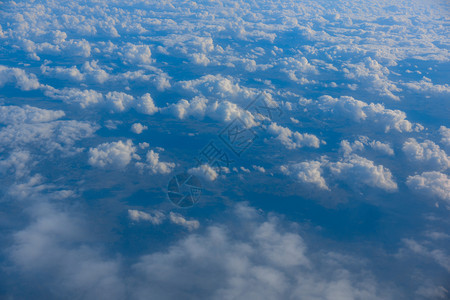 飞机窗口的视图图片