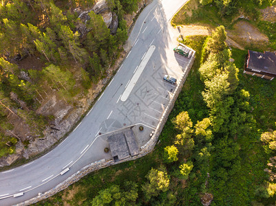 挪威斯堪的纳维亚州Aurlandsfjellet公路旅游度假和行Stegastein的公路和停车场看挪威图片