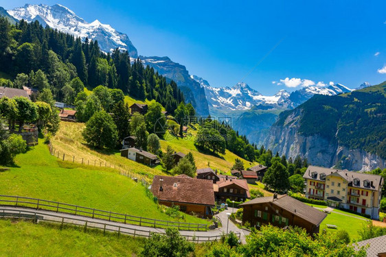 瑞士伯尔尼奥兰州温根山村图片