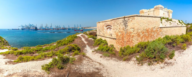 马萨克斯洛附近的马耳他自由港和圣路西安堡的全景马耳他阳光明媚的一天马萨克斯洛的圣路西安堡图片