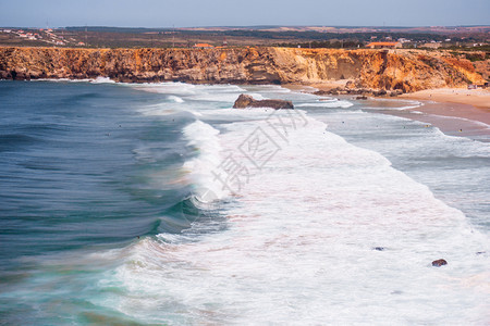 葡萄牙海岸悬崖到大西洋在萨格里斯拍摄图片