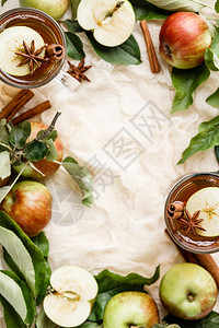 自制苹果醋和新鲜平铺自制苹果醋平铺健康饮食概念图片