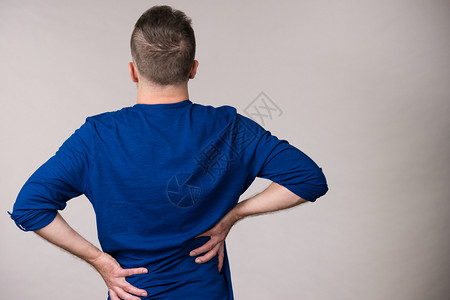 从背部看人有可怕的腰痛人有健康问题背痛图片
