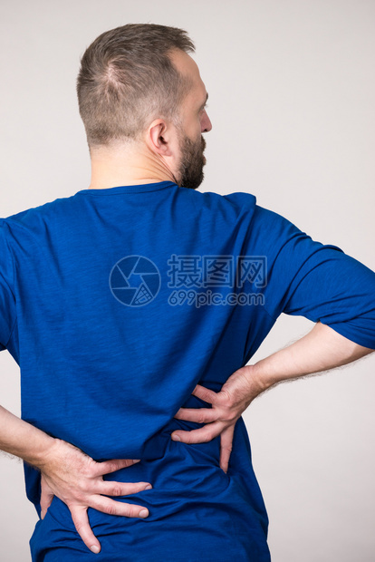 从背部看人有可怕的腰痛人有健康问题背痛图片