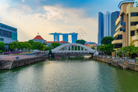 新加坡下城直线通河流反省金融区和商业中心位于亚洲技术智能城市天梯和高楼建筑图片