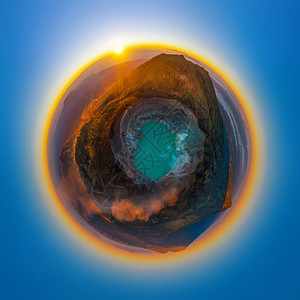 小行星360度球体日出时长有硫磺湖的KawahIjen火山空中景象全印度尼西亚东爪哇的全景自然观背图片