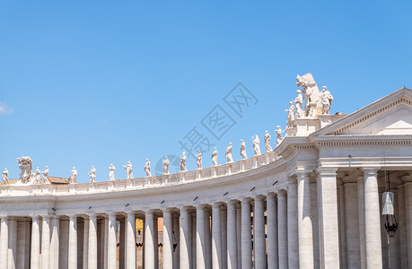 Doriccronnades位于梵蒂冈圣彼得和广场的四列深处图片