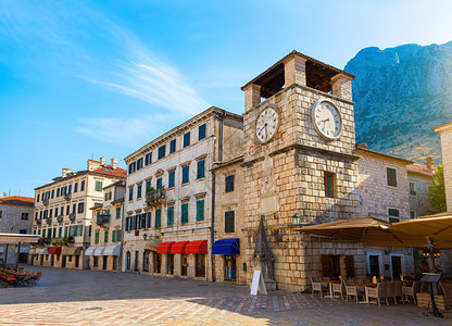 黑山古老城镇科托尔市内的时钟塔图片