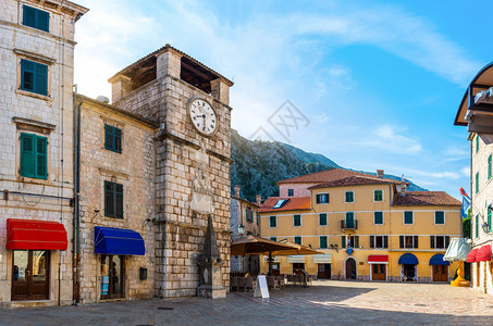 黑山古老城镇科托尔市内的时钟塔图片