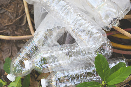 塑料瓶污染环境回收废物管理概念图片