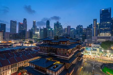 城镇大牙寺的空中景象新加坡下城天际线亚洲技术智能城市金融区和商业中心天桥和高楼建筑图片