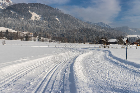 奥地利的跨国滑雪山坡美丽的地风景图片