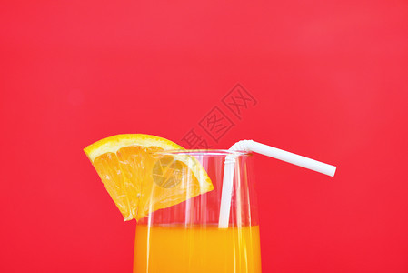 橙汁夏季杯配有红底橙子水果图片