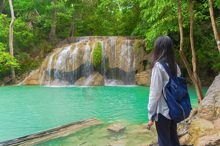 在泰国坎沙纳布里家公园旅行和户外度假时图片
