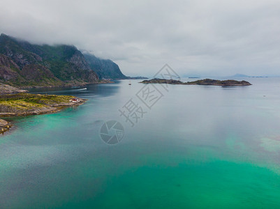 在挪威Henningsvaer地区FjordVjestfjordLofoten岛Henningsvaer地区FjordVjest图片