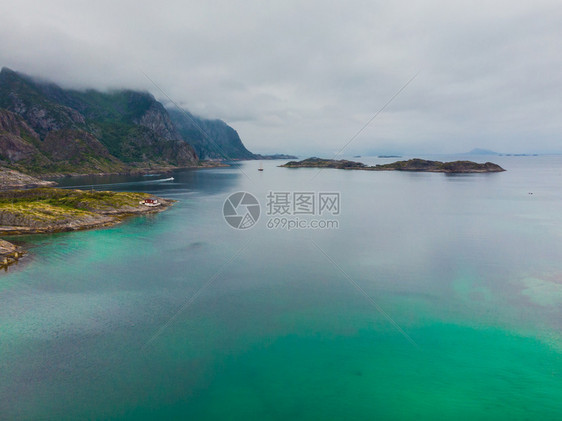 在挪威Henningsvaer地区FjordVjestfjordLofoten岛Henningsvaer地区FjordVjest图片