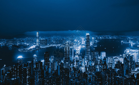 从VictoriaPeak对香港市中心进行空观察金融区和商业中心在智能城市和技术概念方面夜里有摩天大楼和高层办公图片