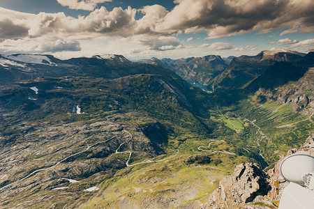 Geirangerfjord和山地风景从Dalsnibba的视角看得很精彩Geiranger天行平台挪威图片