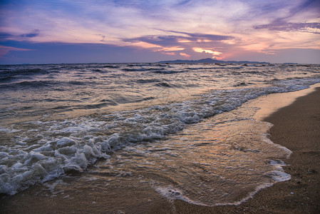 热带海的滩沙热带海的夏季色彩多的橙和紫天空背景图片