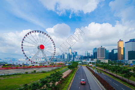 香港迪士尼乐园游轮香港观光儿童度假游览乐园和旅行概念香港市中心和维多利亚港蓝天背景