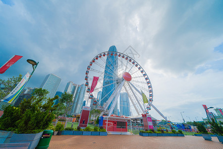 香港迪士尼乐园游轮香港观光儿童度假游览乐园和旅行概念香港市中心和维多利亚港蓝天背景