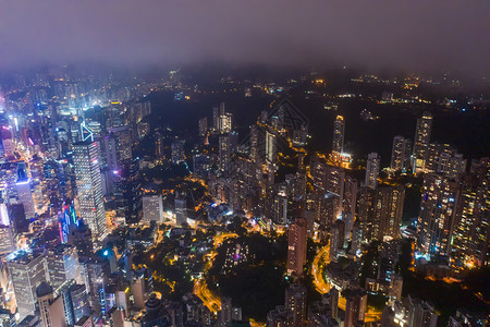 香港市心空最佳景象亚洲技术智能城市的金融区和商业中心夜间摩天大楼和高现代建筑的最高景象图片